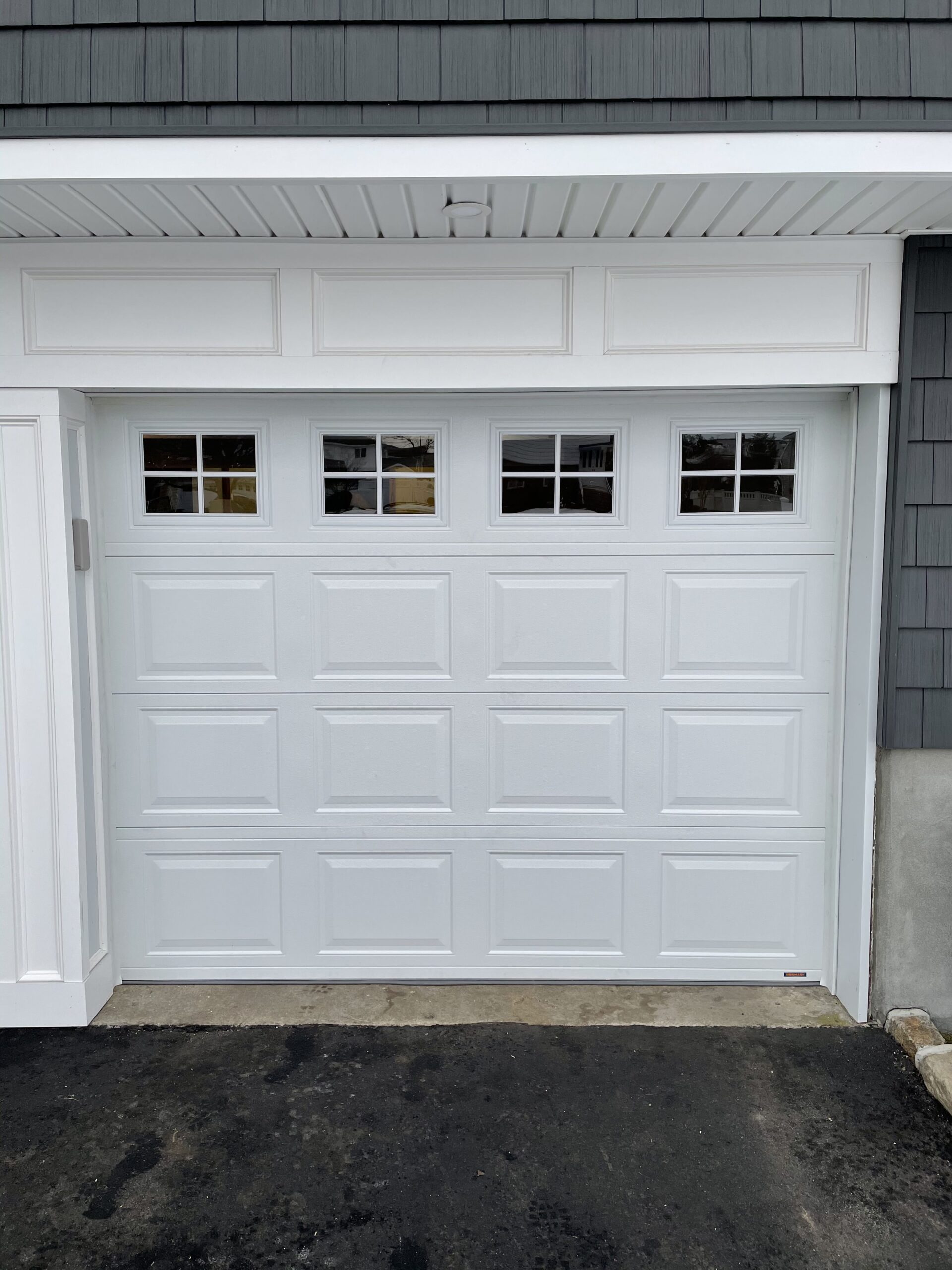 garage door white